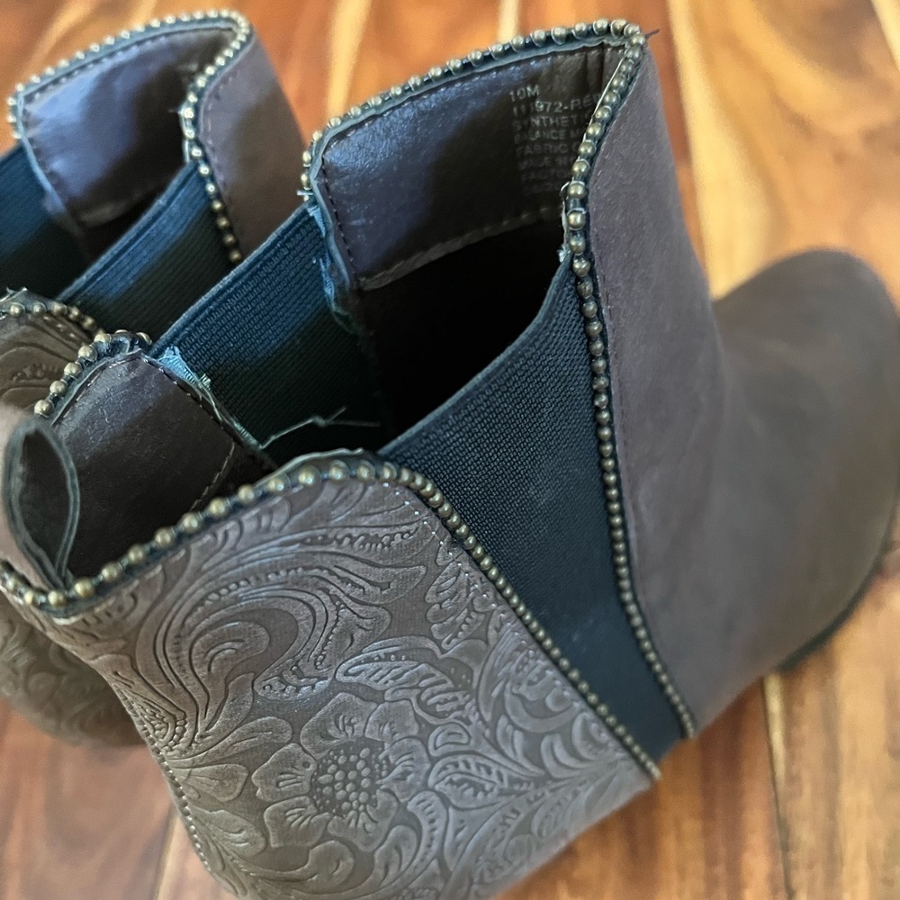 Maurices 10M Vegan Taupe Ankle Boots Embossed Mixed Media Casual Boho Western - Picture 6 of 10